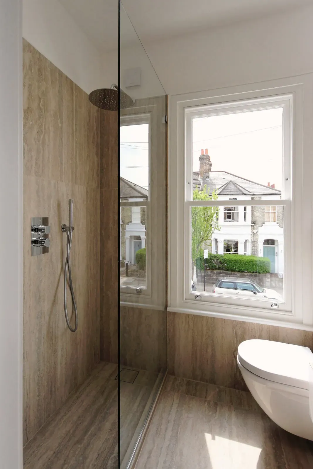 En-suite bathroom in W12
