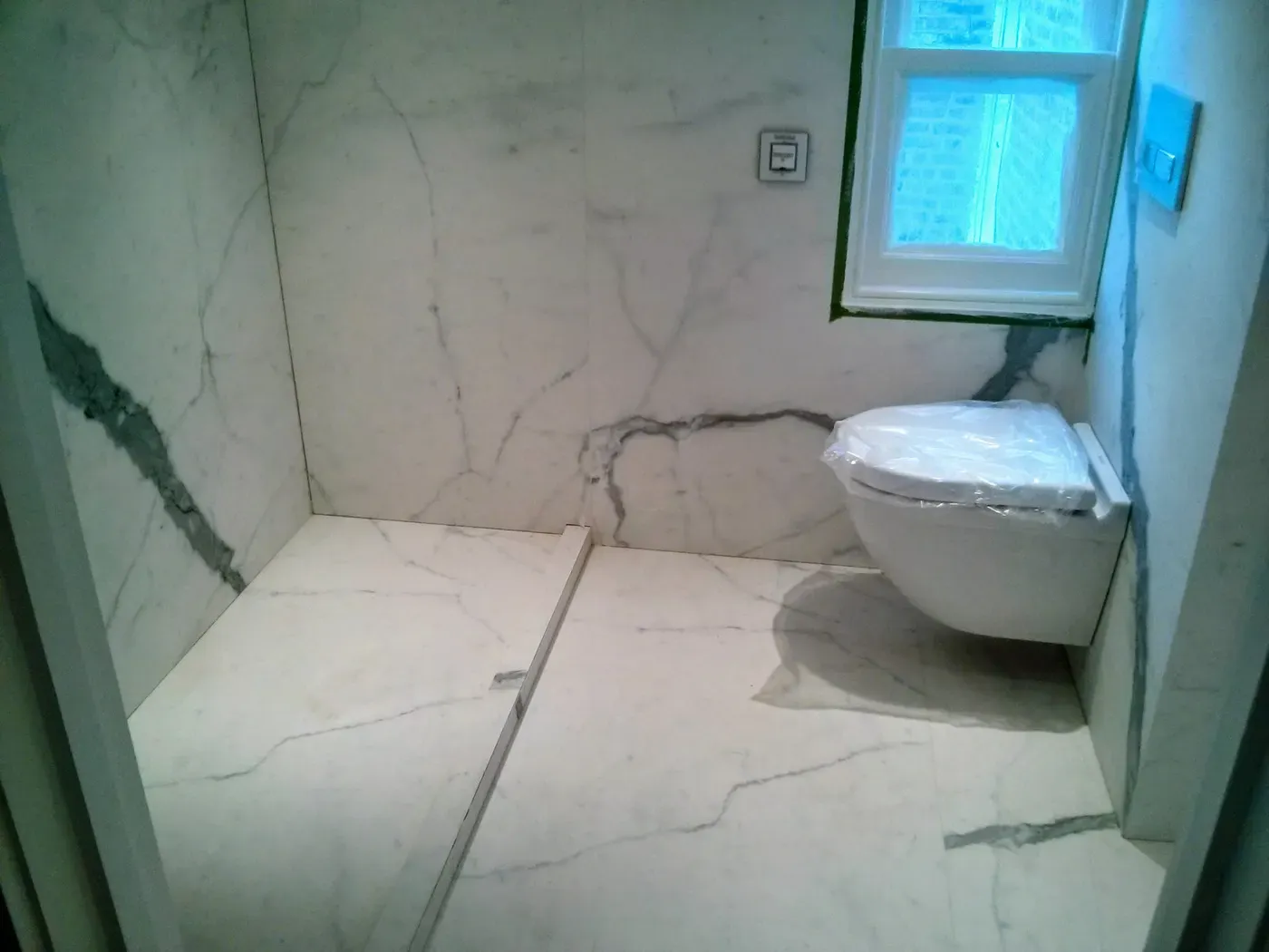 En-suite bathroom in W12