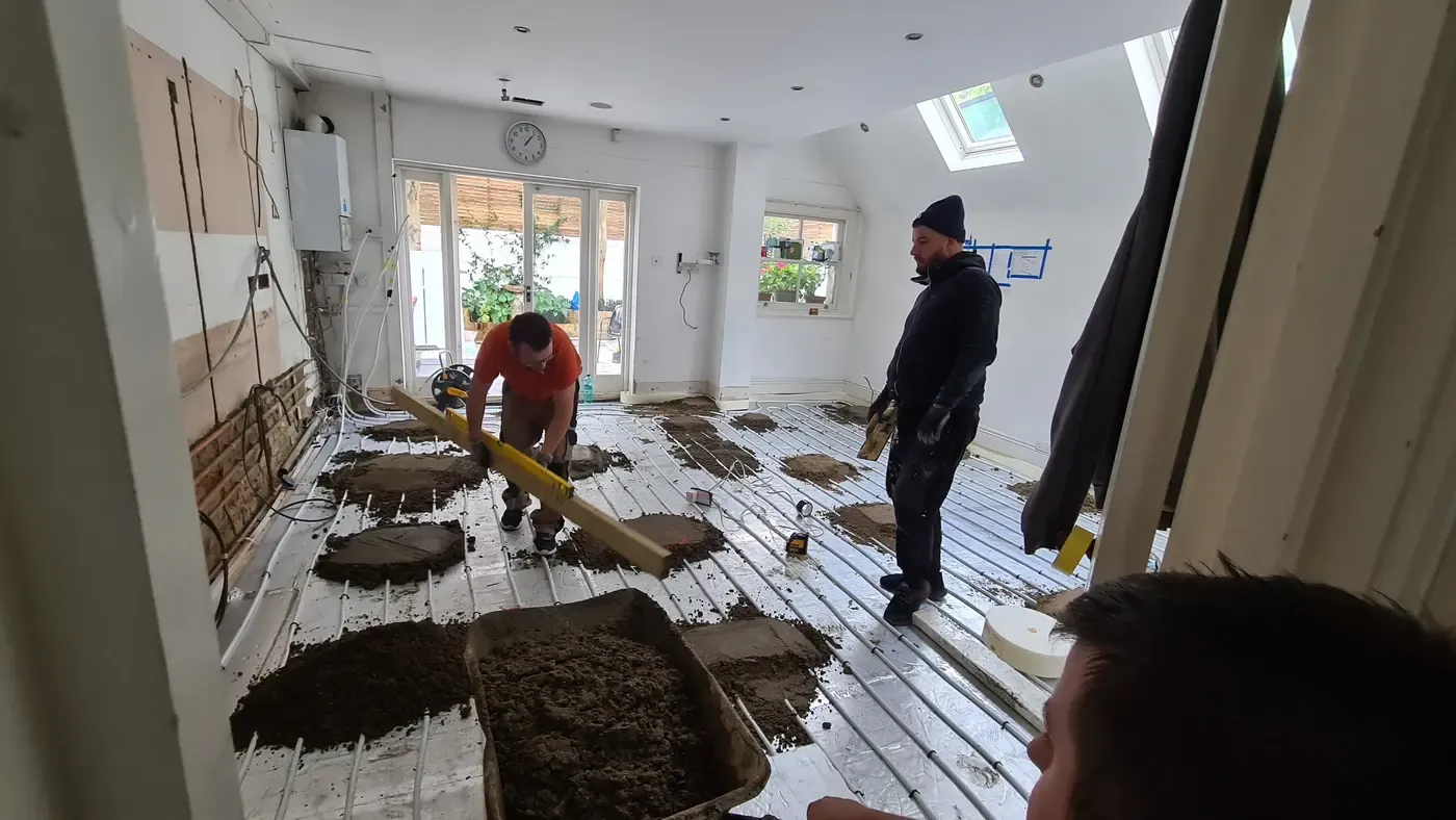 Screeding over underfloor heating in SW6