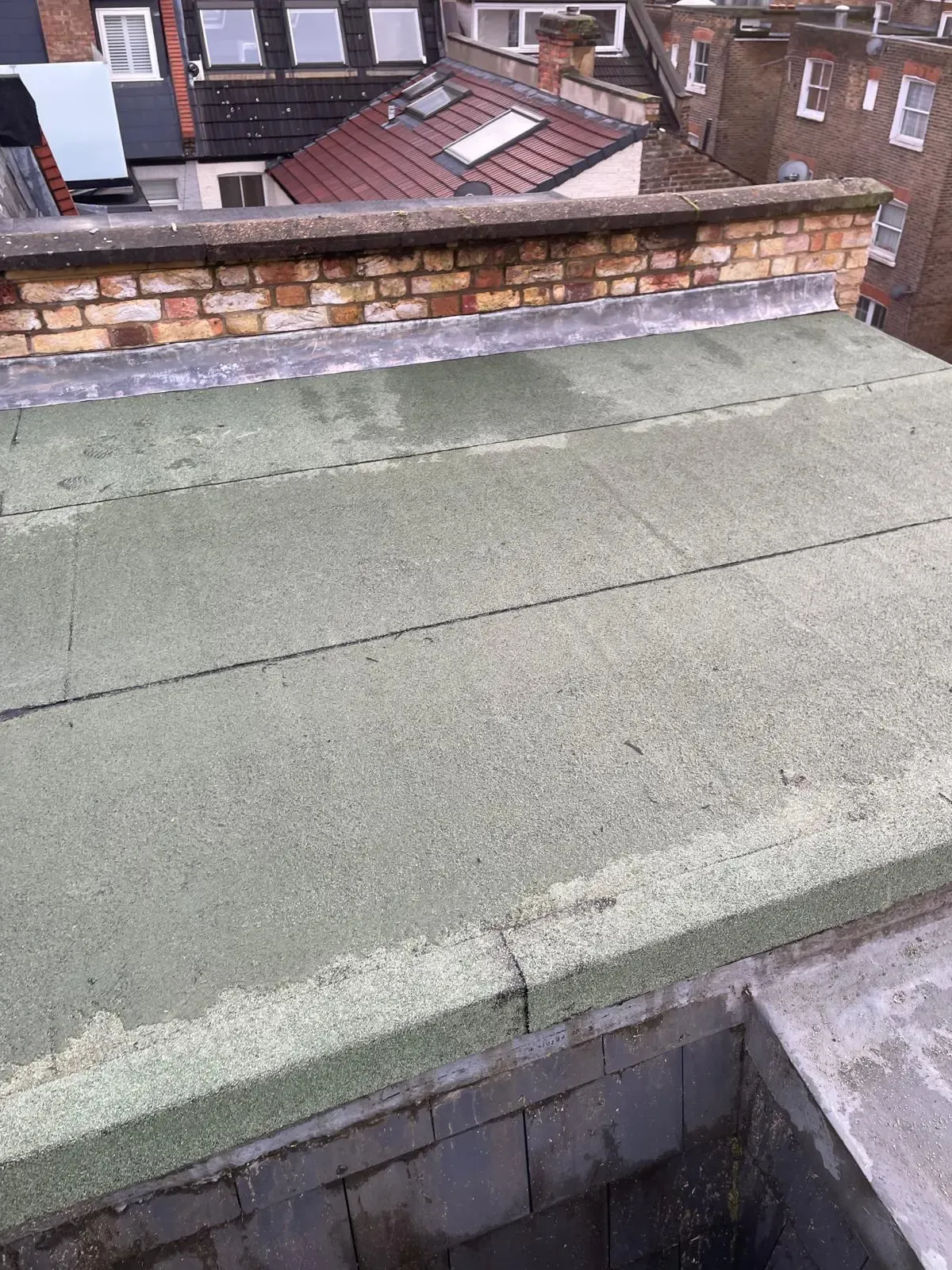 Flat roof recovered in mineral felt in W1