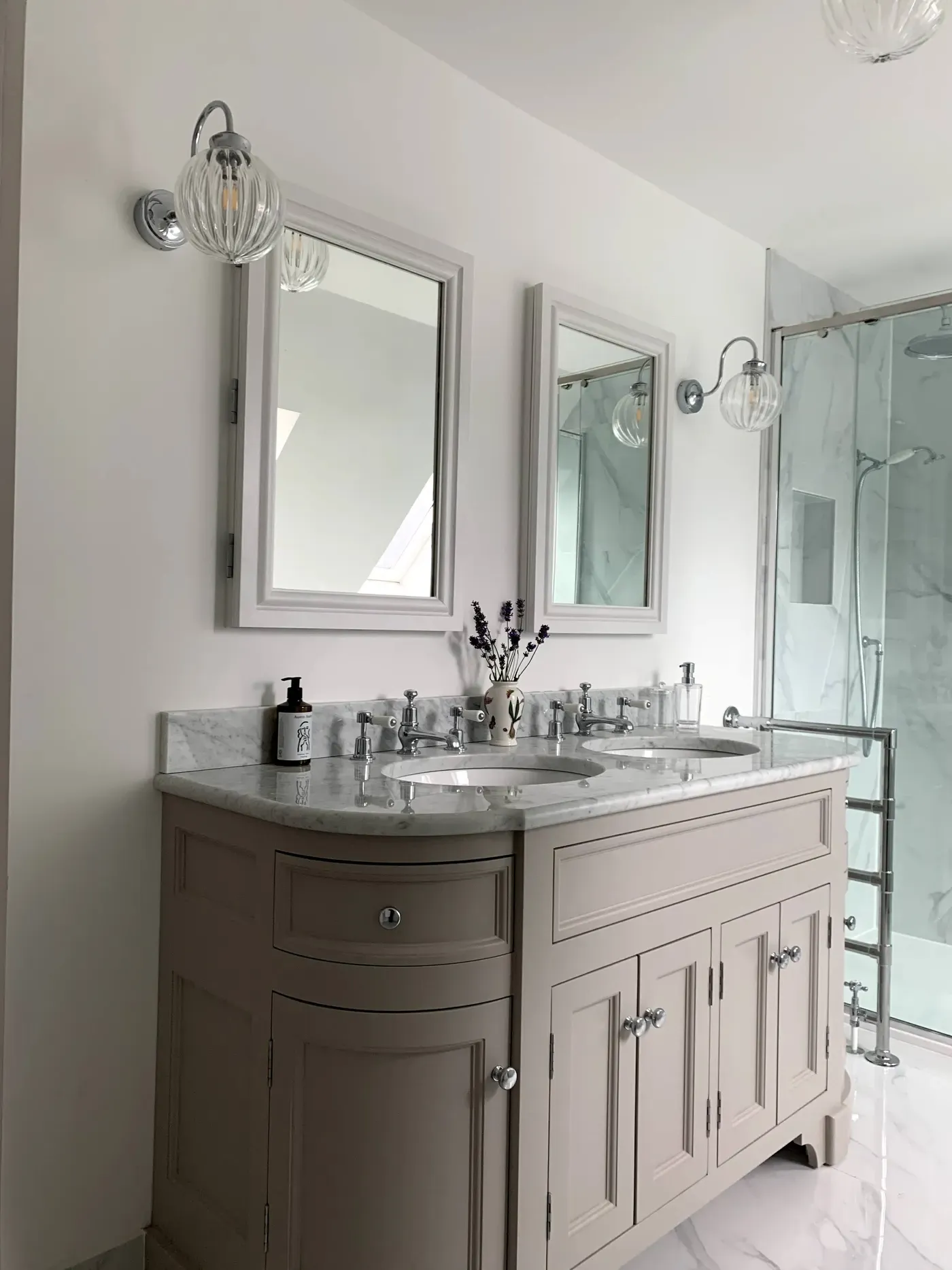 Master bathroom in RH17